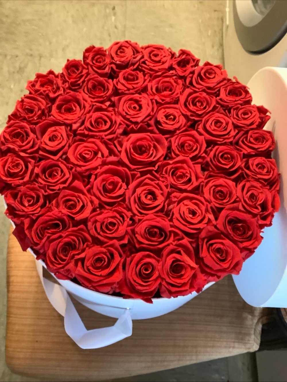 Venus Et Fleur Large Round White Box 46 Red Eternity Preserved Roses Luxury - Picture 5 of 13